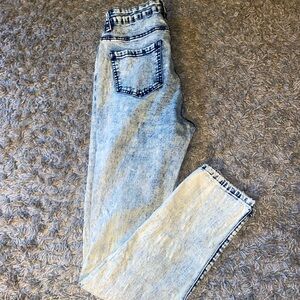 Size 7 white wash skinny jeans